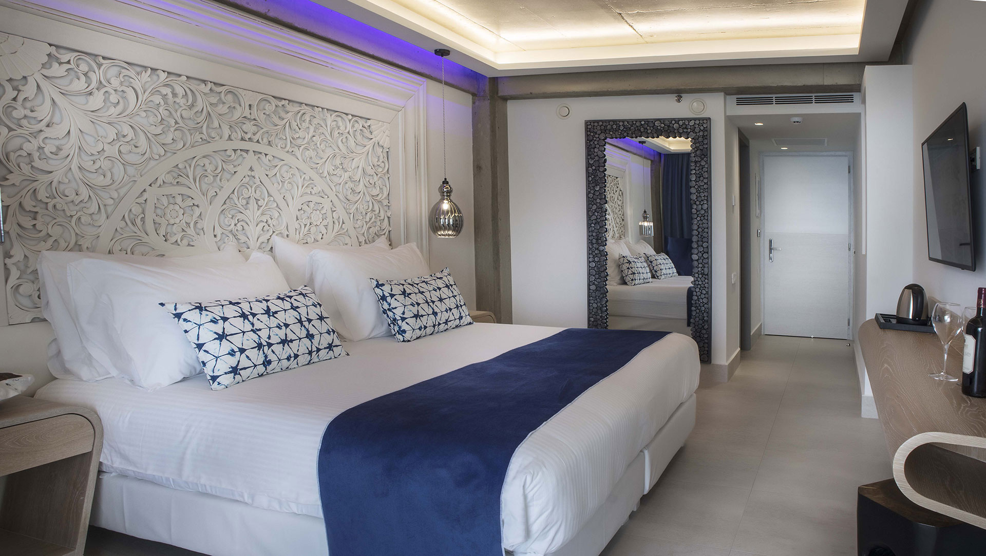 Cretan Blue Beach Hotel hotel room with double bed and mirror