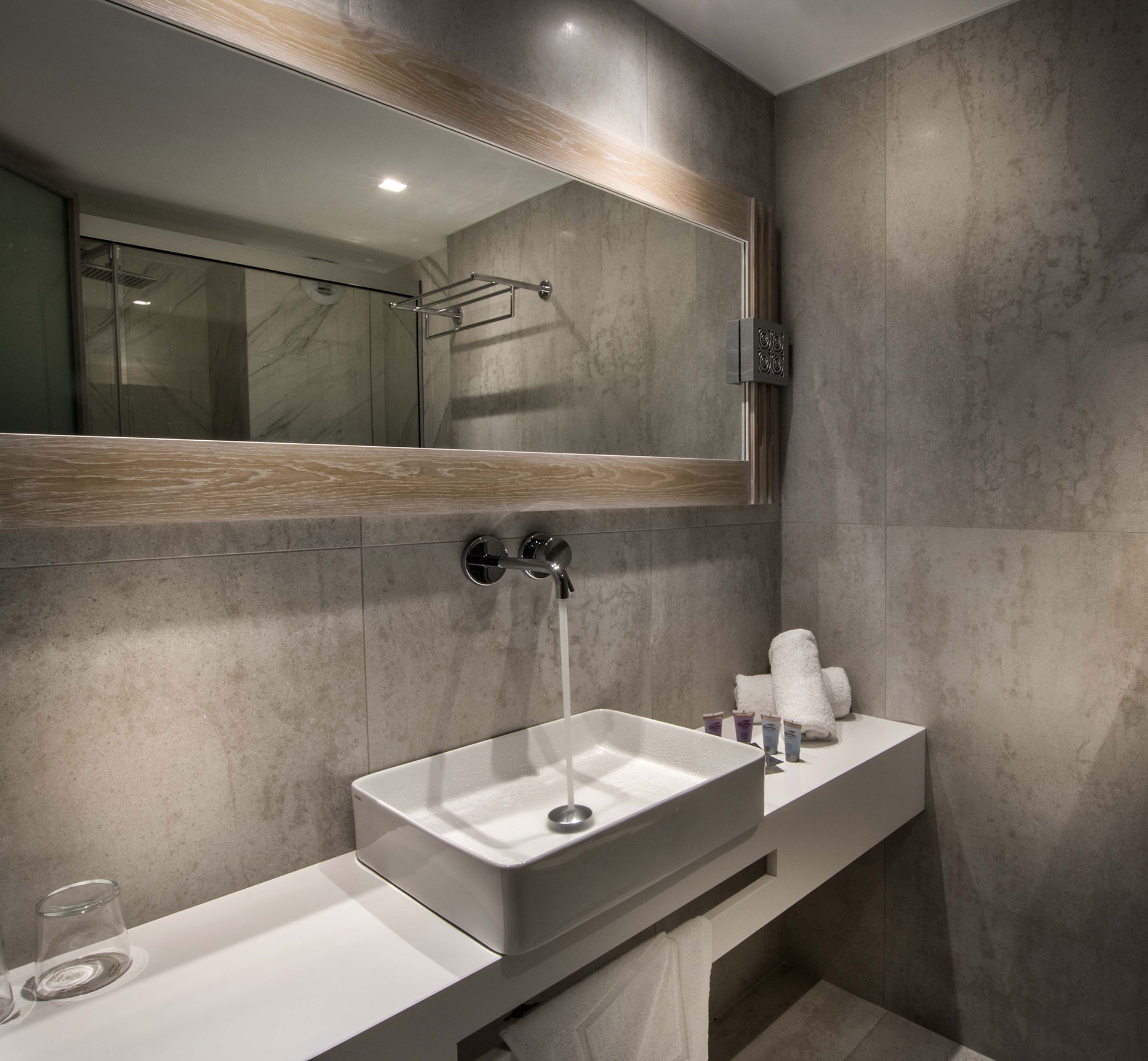 Cretan Blue Beach Hotel modern bathroom with grey tiles